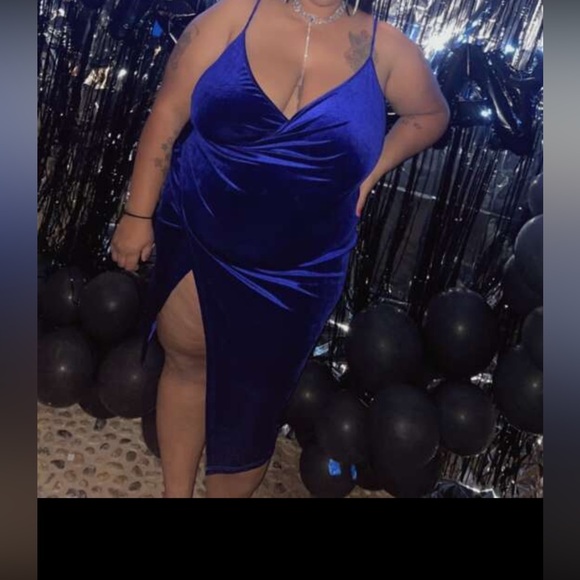 SHEIN Belle Plus Plunging Neck Wrap Hem Velvet Cami Dress - Picture 5 of 7